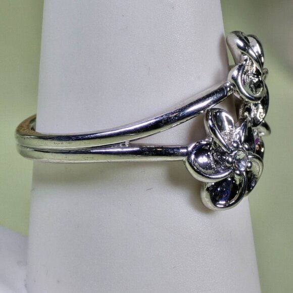 Three Plumeria Flower Ring Size 8 (NWOT) - Picture 3 of 6